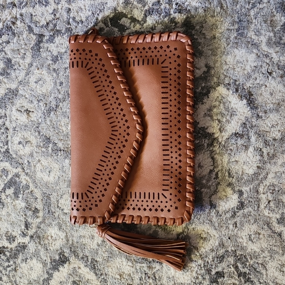 Very cute, perfect for fall, purse/clutch!